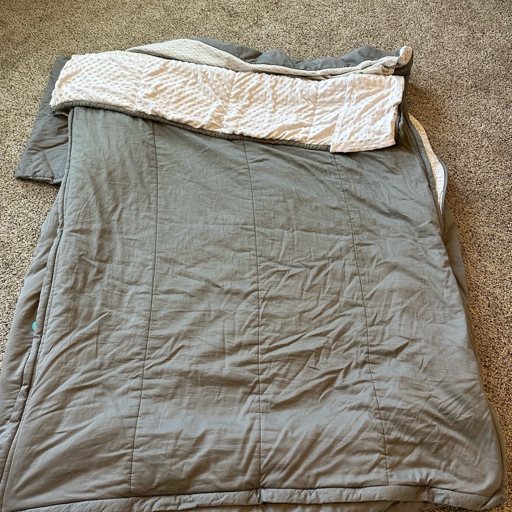 Gray and White Full Size Beddys Zip Base